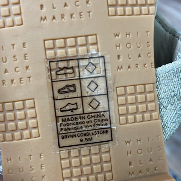 WHBM Silver Brynn Cobblestone Flat Sandals - Picture 5 of 8